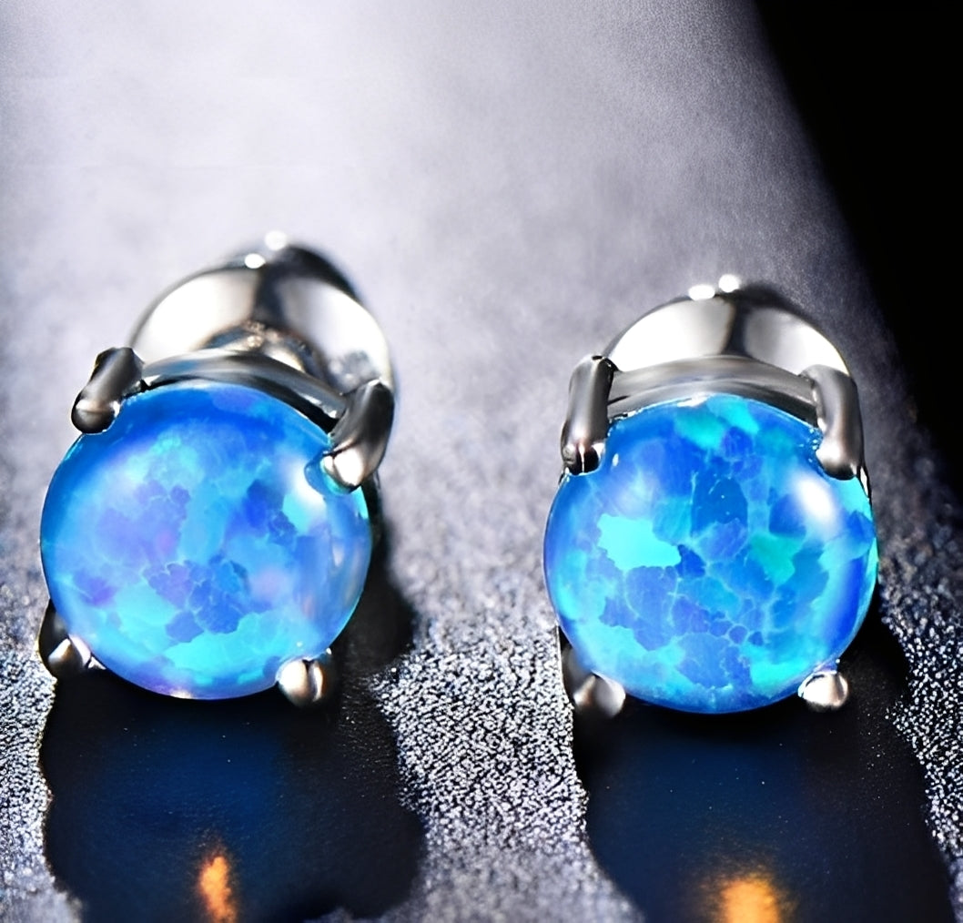 Camille – Elegante Ohrstecker in Opal