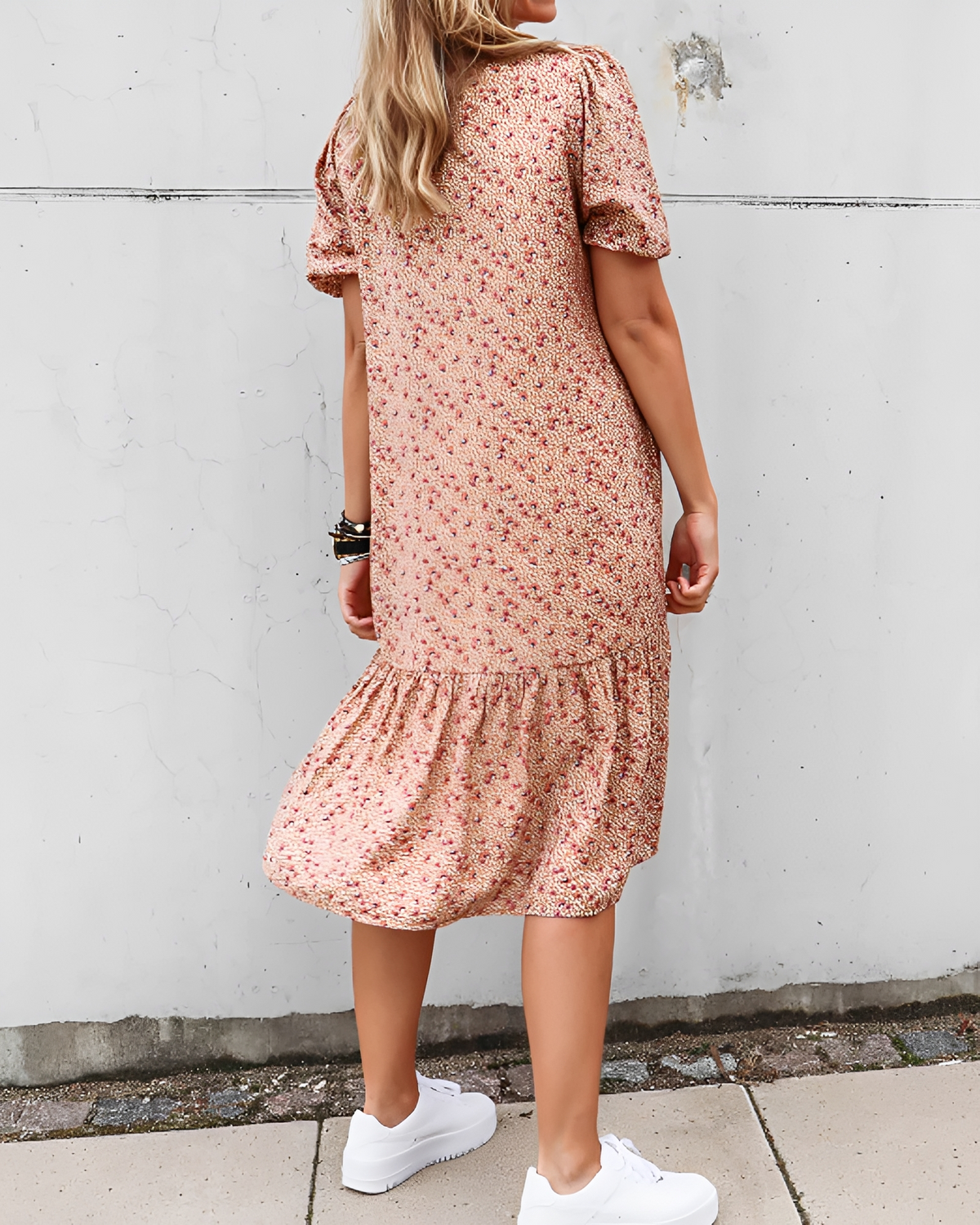 Rhiannon - Stilvolles V-Ausschnitt Midi Kleid