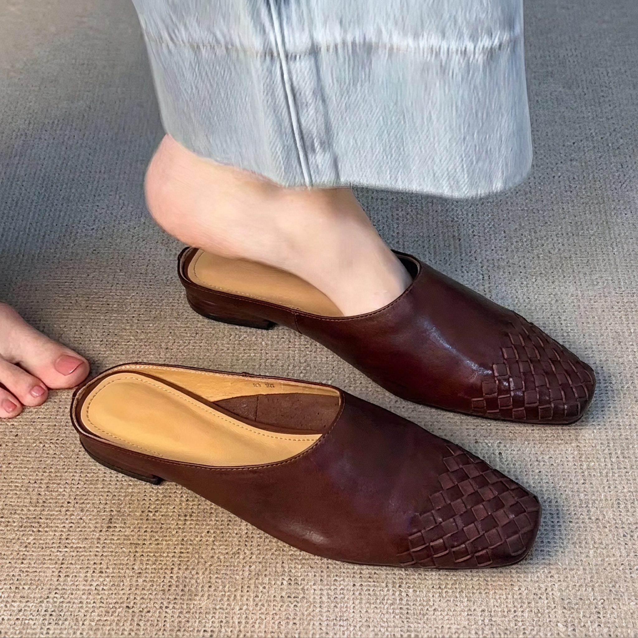 Nora - Schicke Sandalen mit geschlossenem und geflochtenem Look