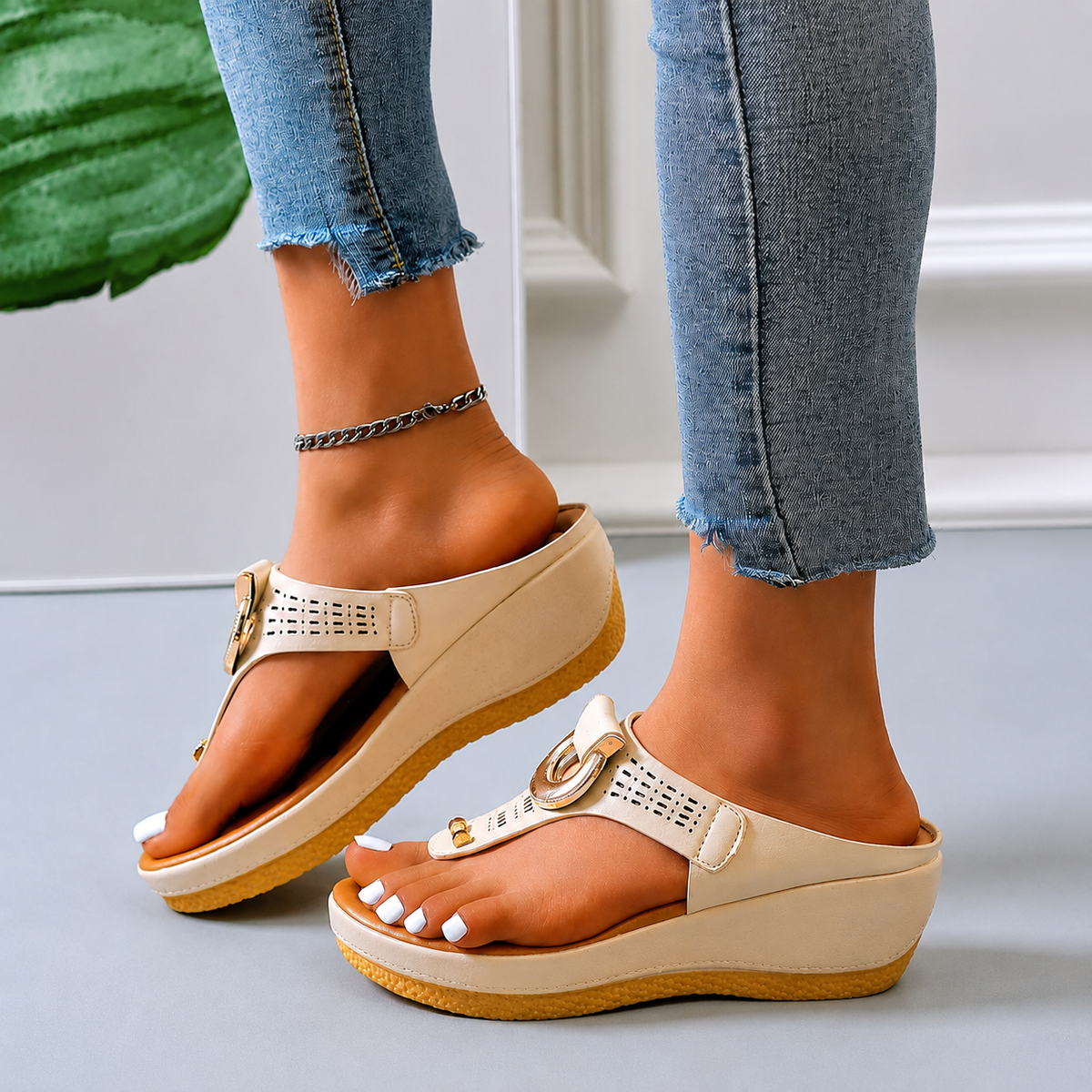 Delonda - Stylische und zeitgemäße Sandalen