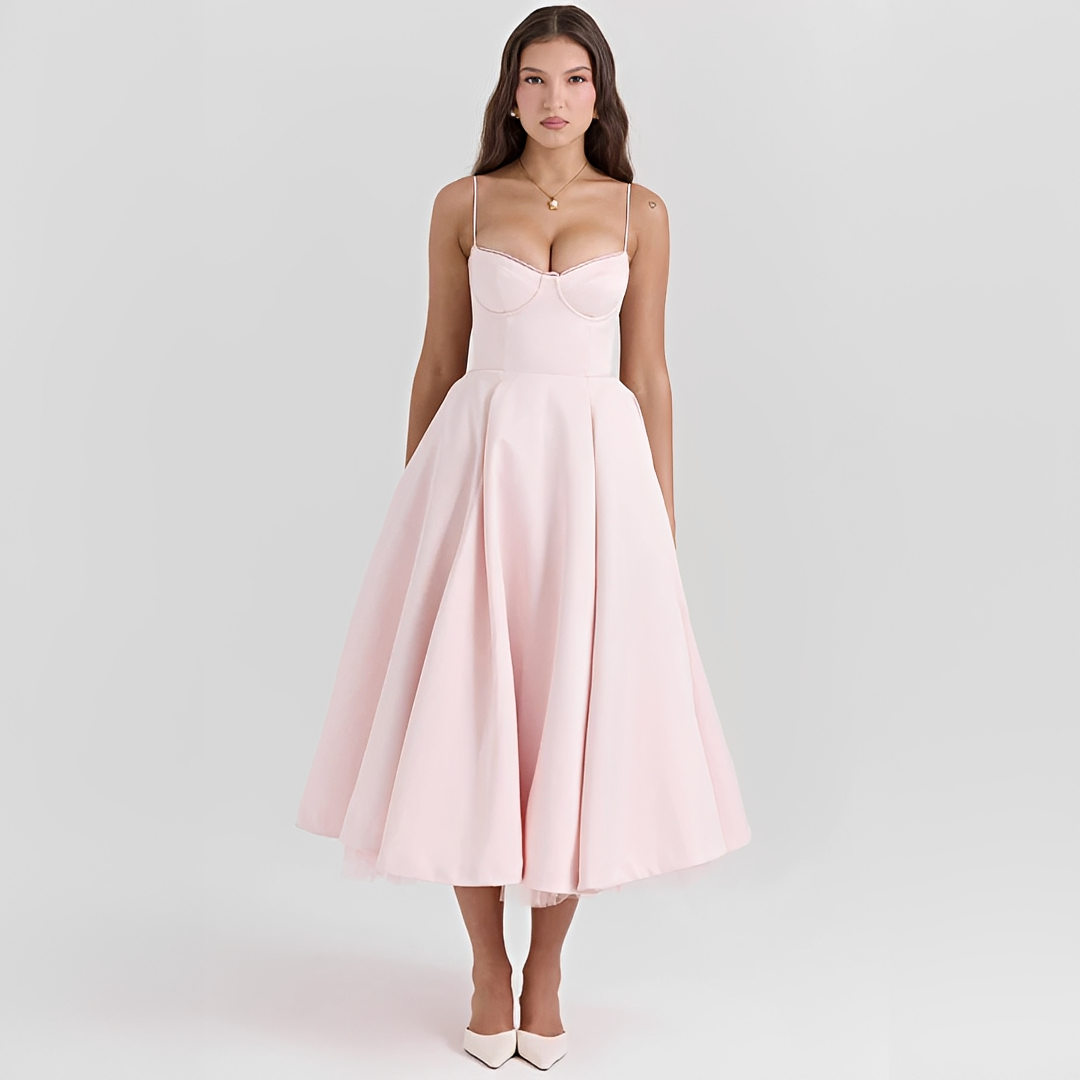 Zendaya - Schickes Kleid mit doppelter Lage