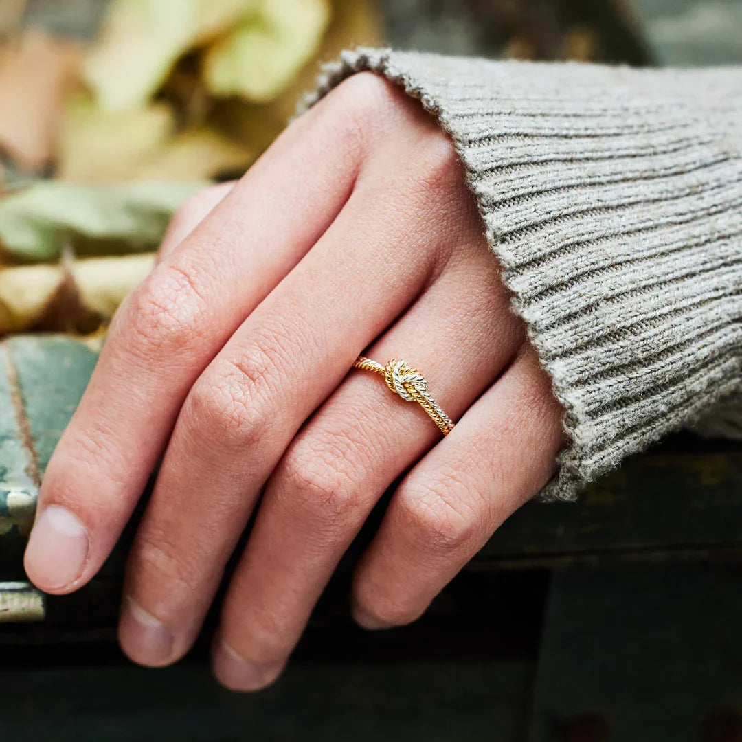 Ring der Mutter-Tochter-Bindung - Ring mit 2 Strängen und Knoten