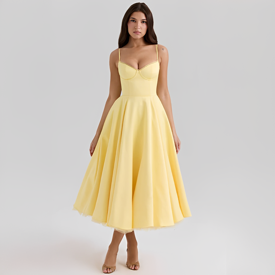 Zendaya - Schickes Kleid mit doppelter Lage