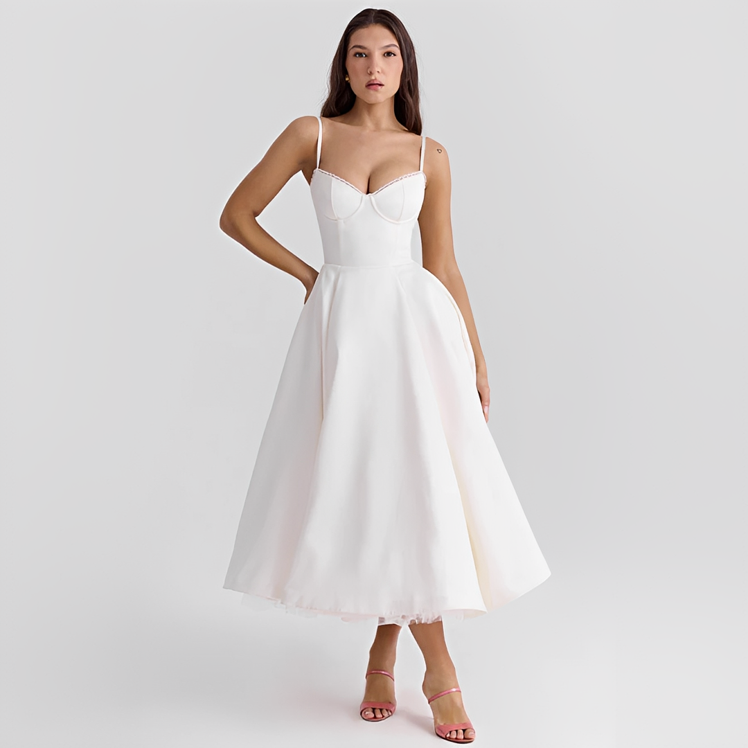 Zendaya - Schickes Kleid mit doppelter Lage