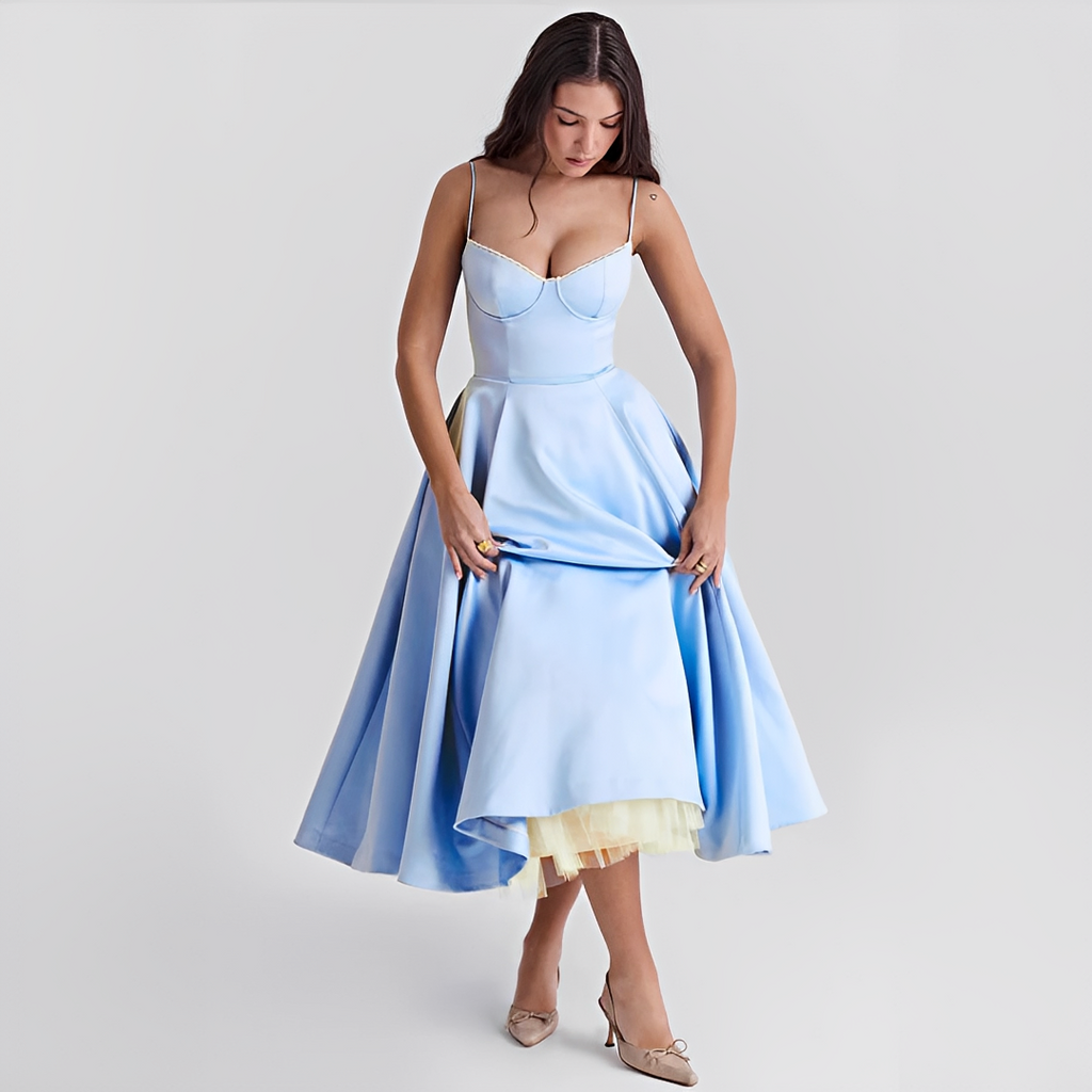 Zendaya - Schickes Kleid mit doppelter Lage