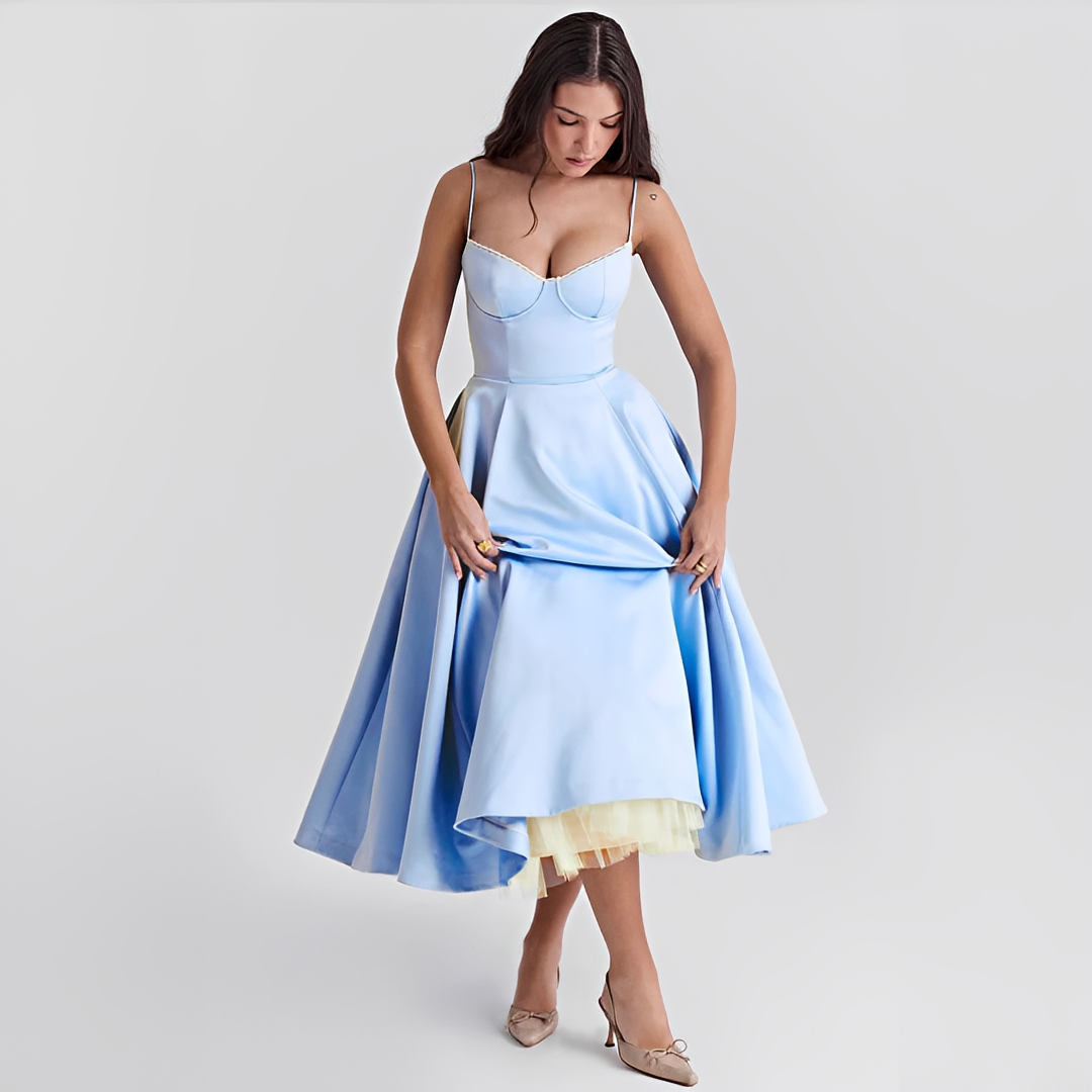 Zendaya - Schickes Kleid mit doppelter Lage