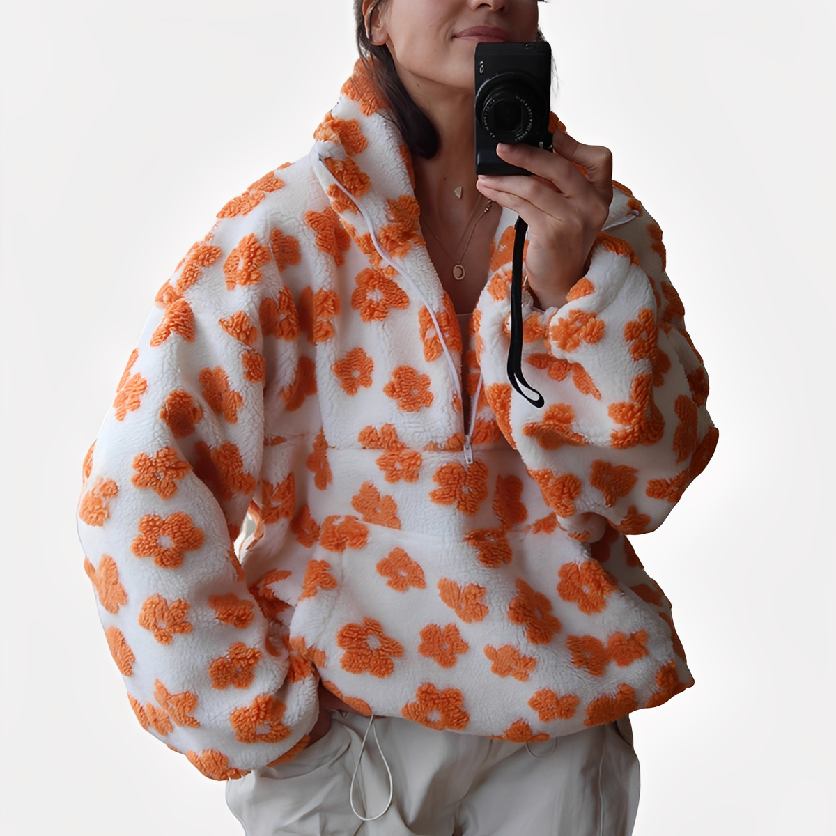 Elizabeth - Zeitgemäßer Pulli mit Blumendekor