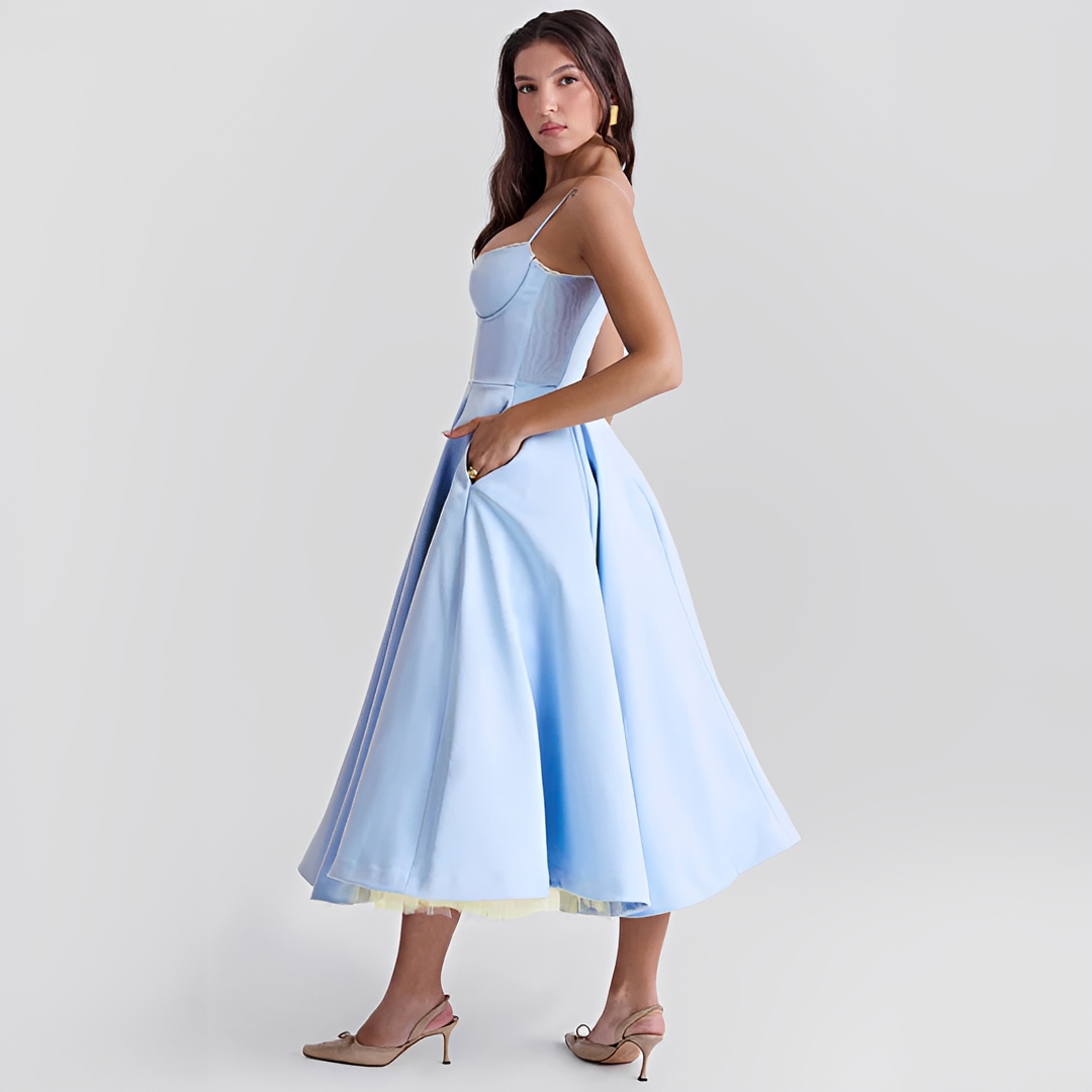Zendaya - Schickes Kleid mit doppelter Lage