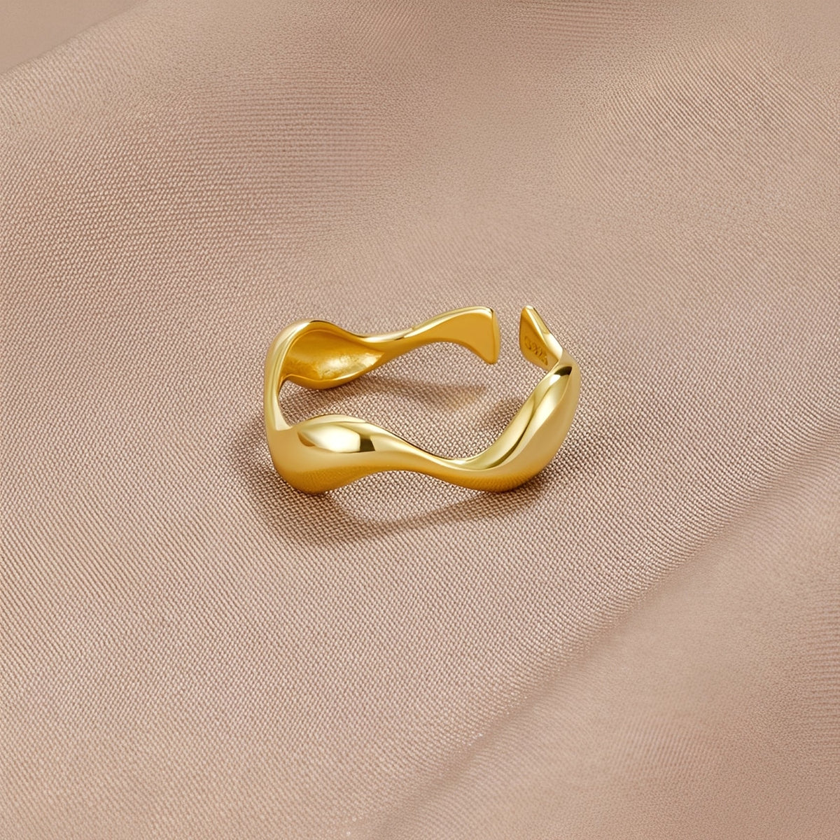 Tarah – 18K Gold Wellenring