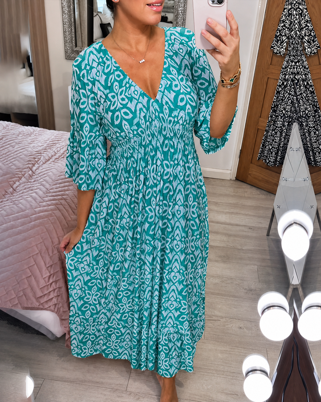 Yvonne - Elegantes Kleid mit Rüschen