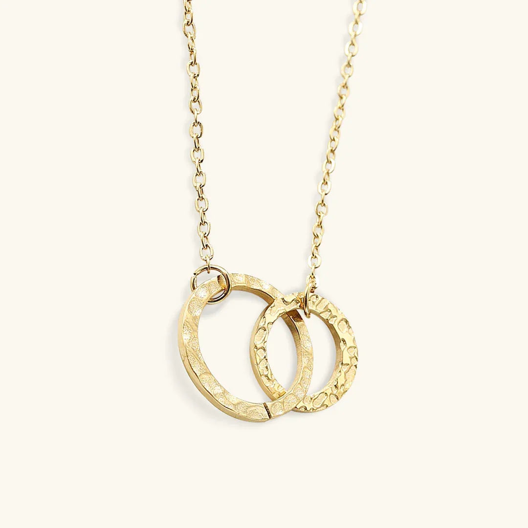 Isabelle – elegante Gold-Hoop-Halskette