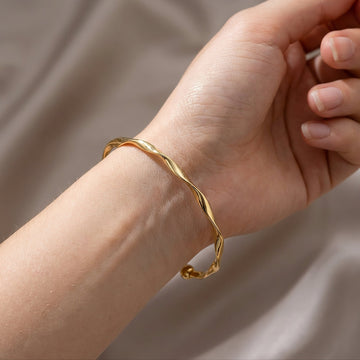Lara – Eleganz Goldarmband