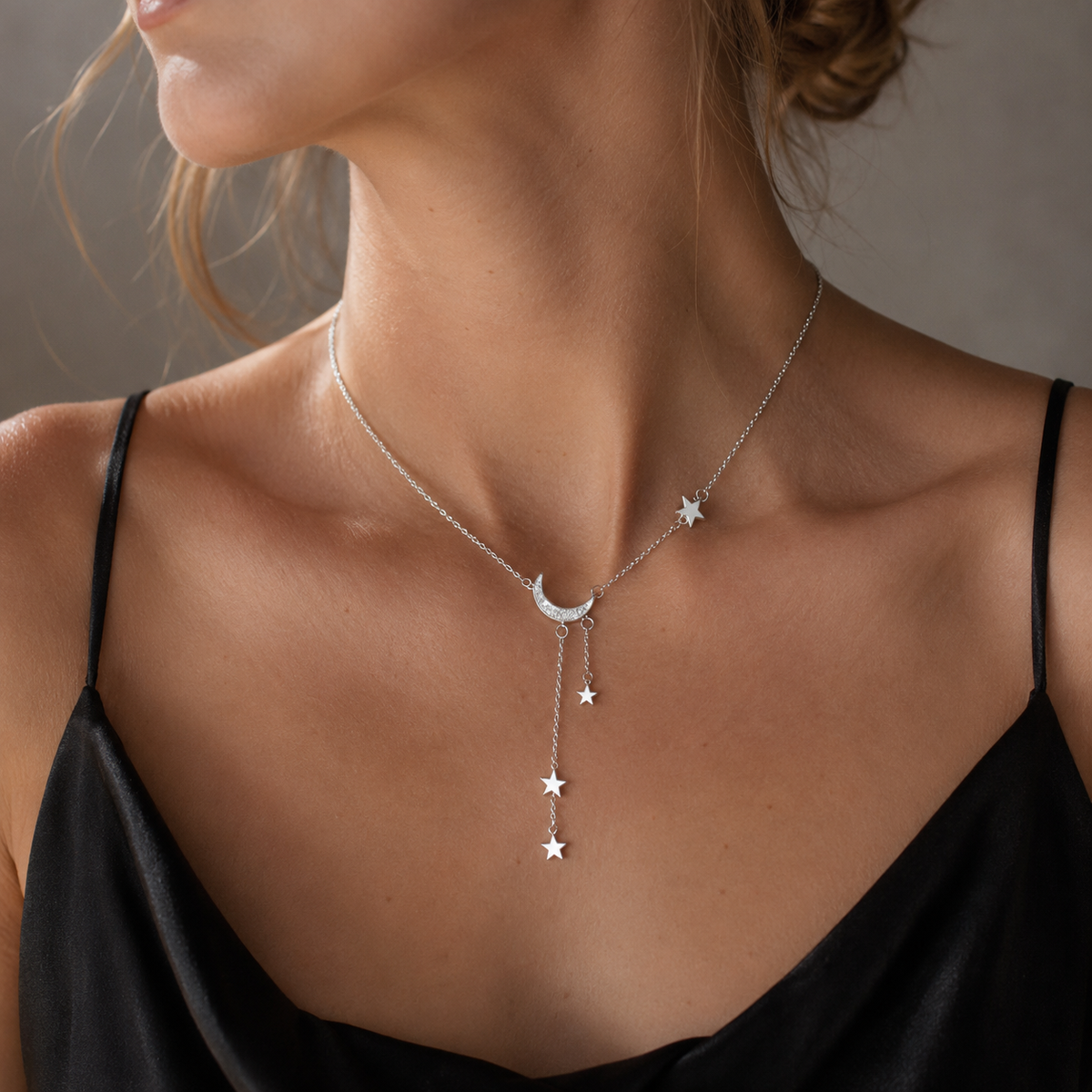Lunara – Silberhalsband mit Mond und Sternen