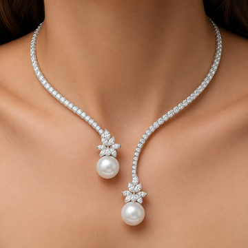 Lyra – Glänzende Sterlingsilber-Halskette mit Perlen