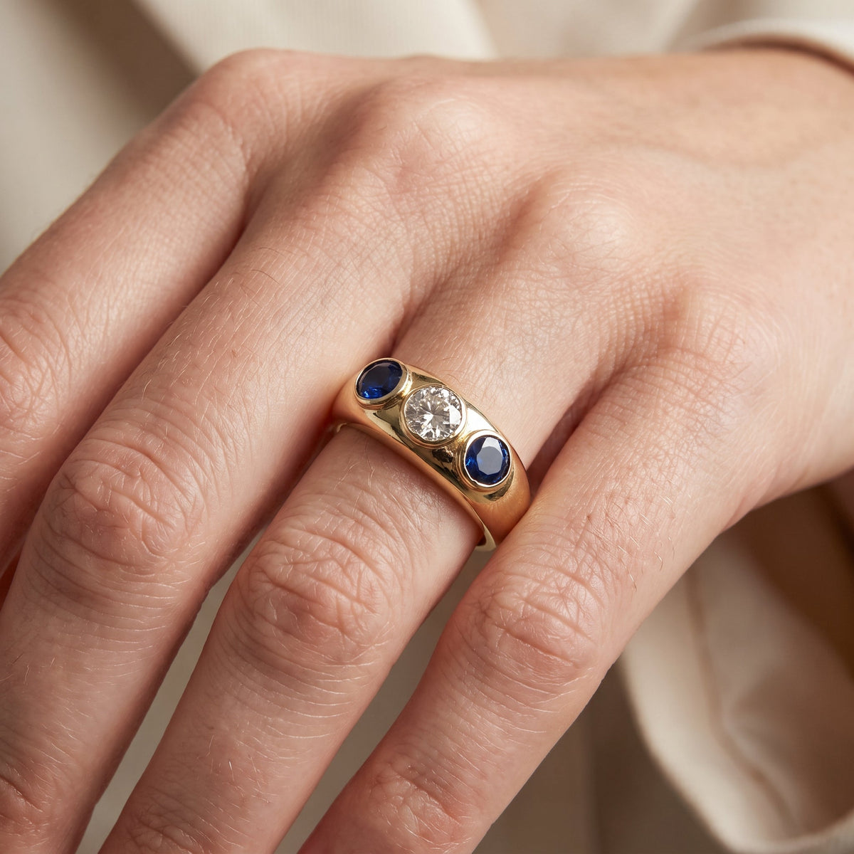 Oceane – Vintage Goldring mit blauem Kristall und Zirkonia