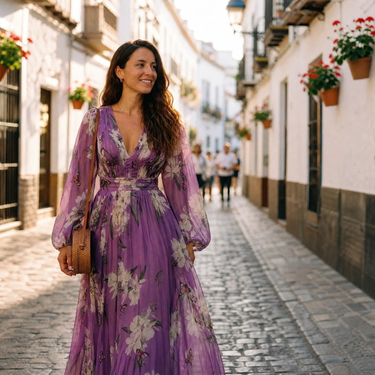 Leanne - Langes Kleid mit floralen Mustern und sanftem Schwung