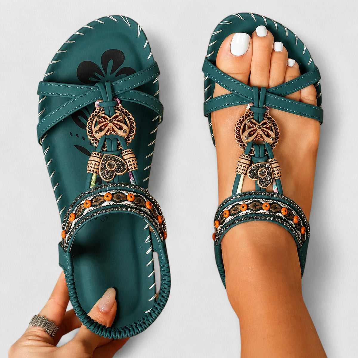 Eleanor - Elegante flache Sandalen mit schillernden Akzenten