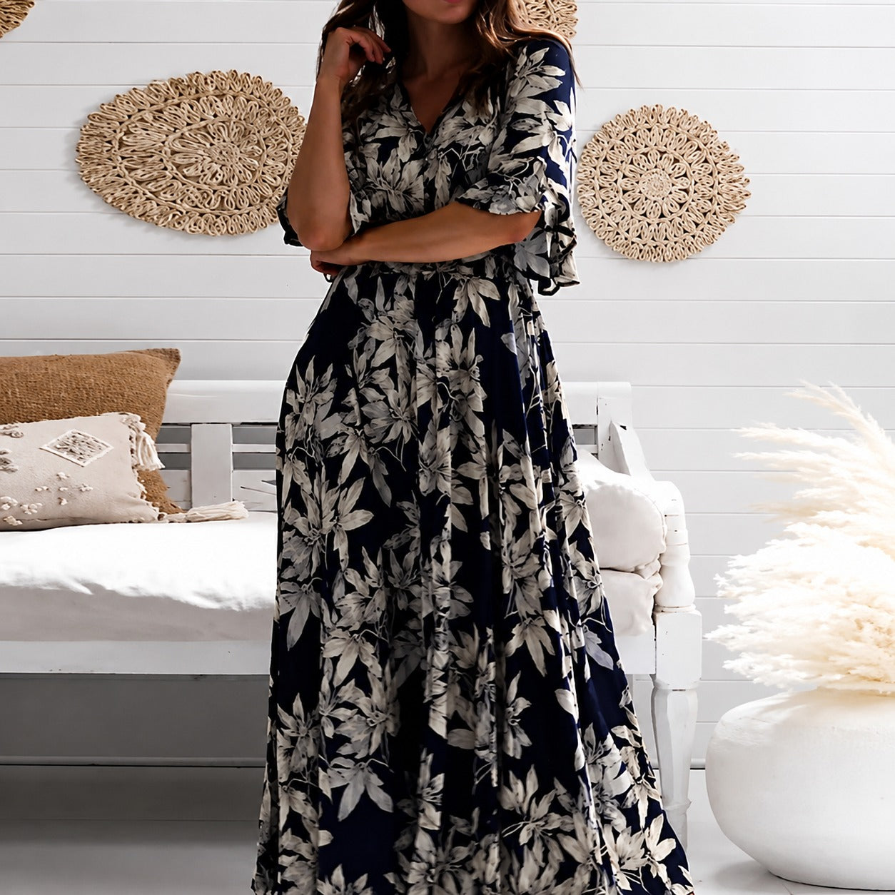 Michaela - Schickes, Lockeres Blumenkleid in Midilänge
