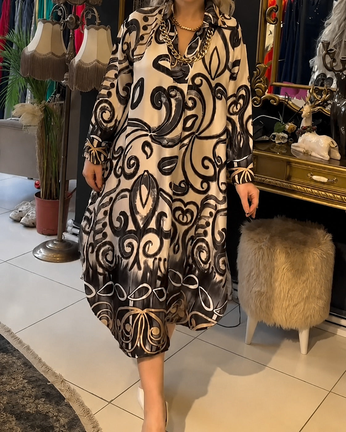 Paula - Elegant geschnittenes, lockeres Kleid