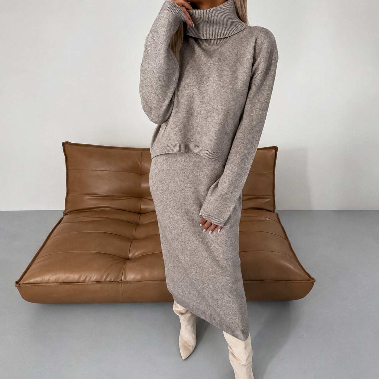 Odette - Komfortables Set mit Kleid und Rollkragenpullover