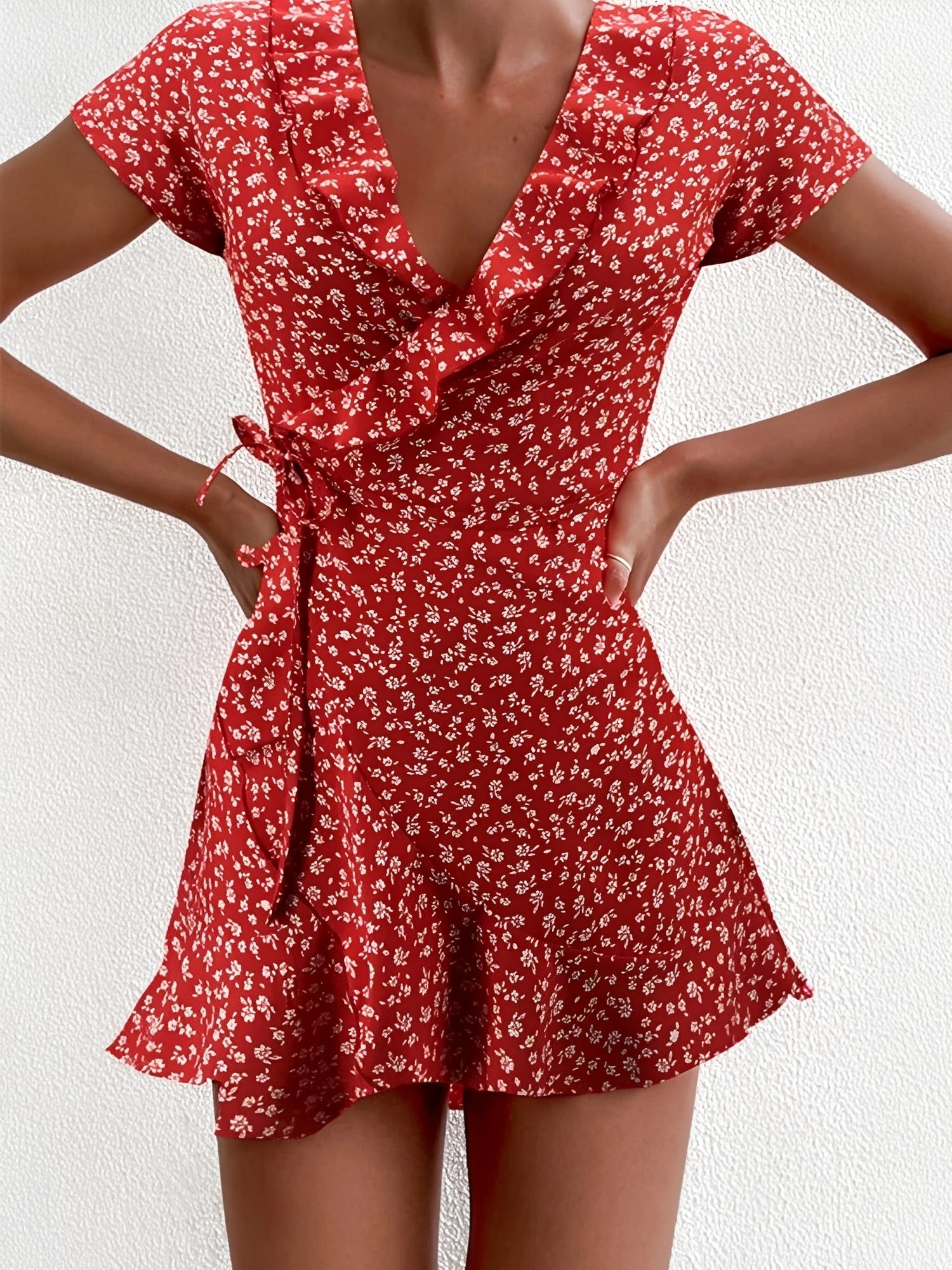 Betsy - Elegantes Mini-Kleid mit Blumendesign