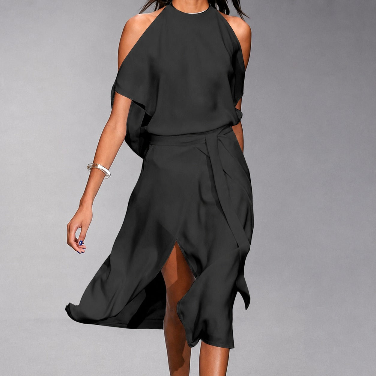 Madonnah - Ein luftiges Kleid mit eleganten Ausschnitten an den Schultern