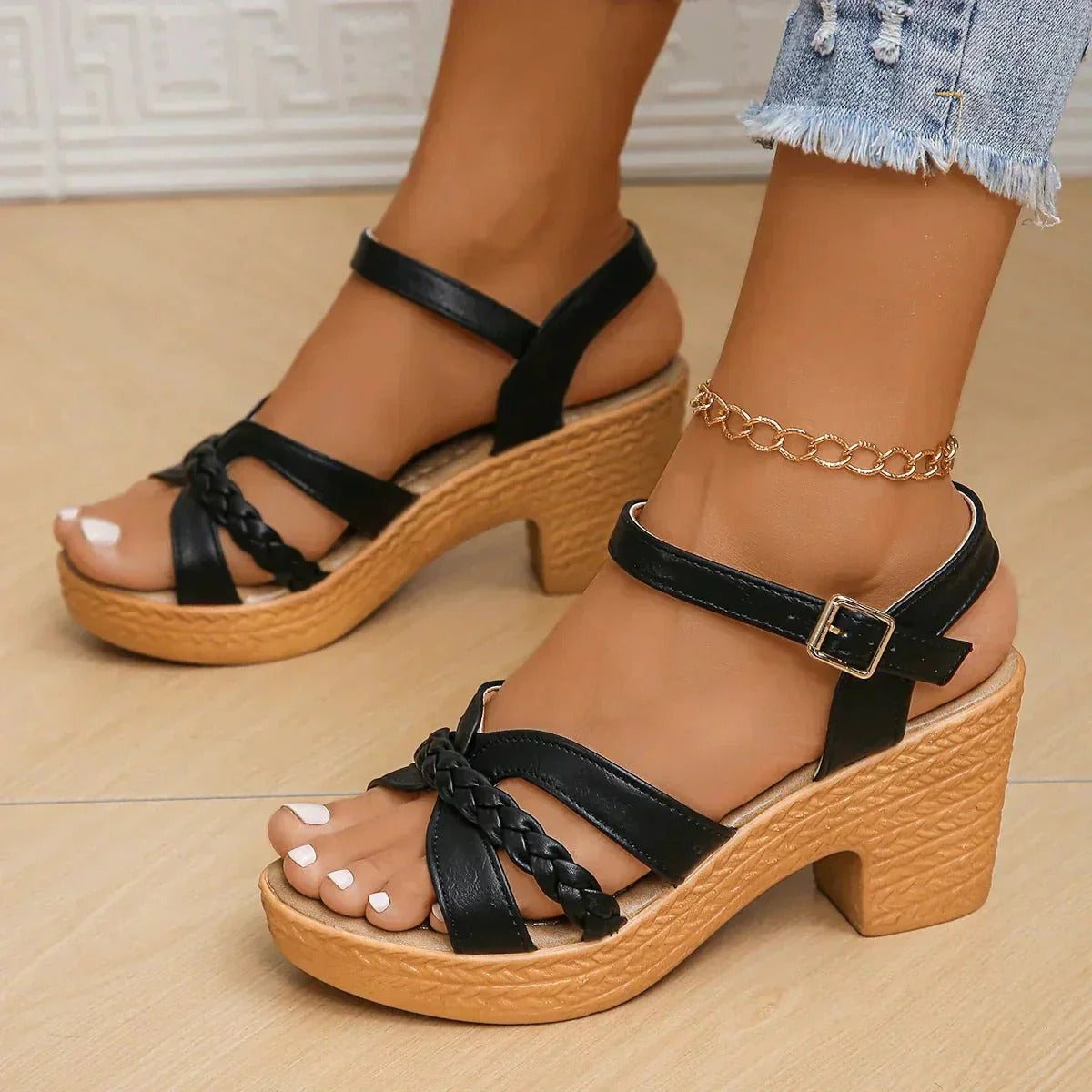Ffion - Modische, einfarbige Sandalen