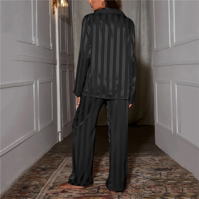 Modischer Damen-Pyjama aus sanftem Stoff