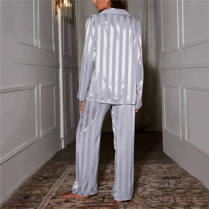 Modischer Damen-Pyjama aus sanftem Stoff