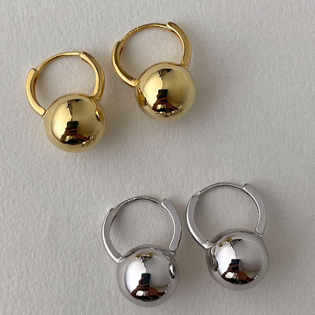 Ellie – Sterlingsilber-Ball-Ohrringe mit feinem Stecker