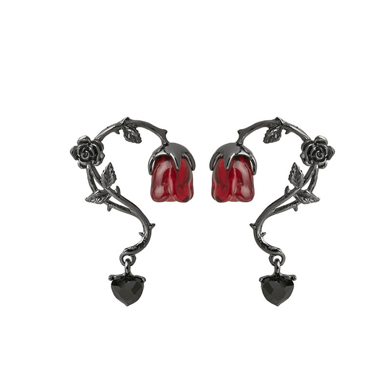 Rosalya – Ohrringe mit roter Rose und dunkler Brombeere