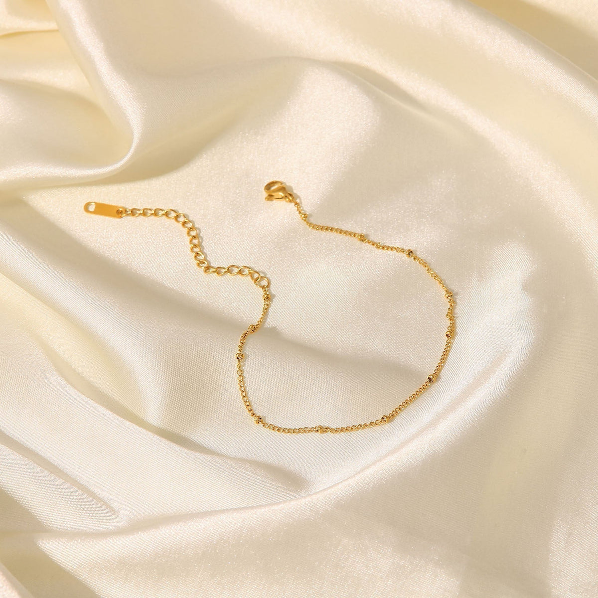 Wren – Elegante Goldkette für den Knöchel
