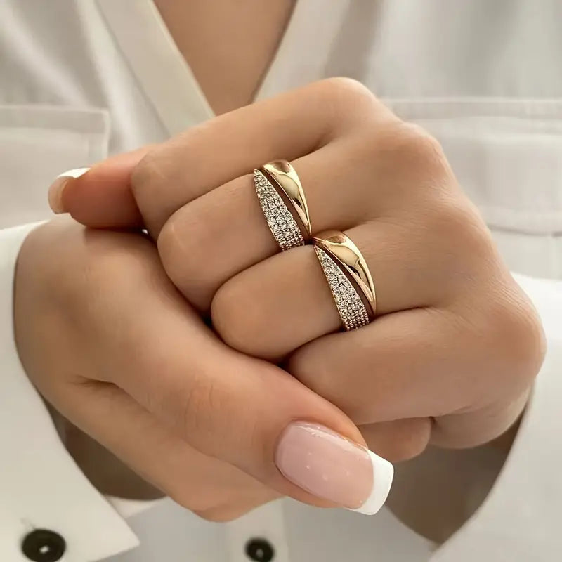 Emiko – Gelbgoldring mit glänzenden Steinen
