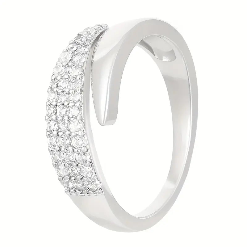 Emiko – Gelbgoldring mit glänzenden Steinen