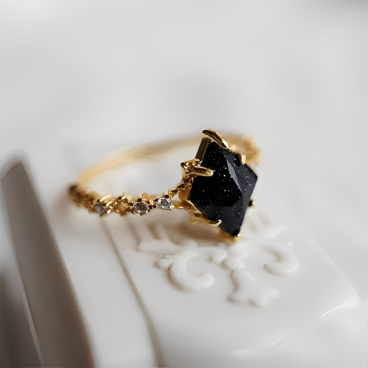 Nerisa – Ring aus dunkler Obsidian