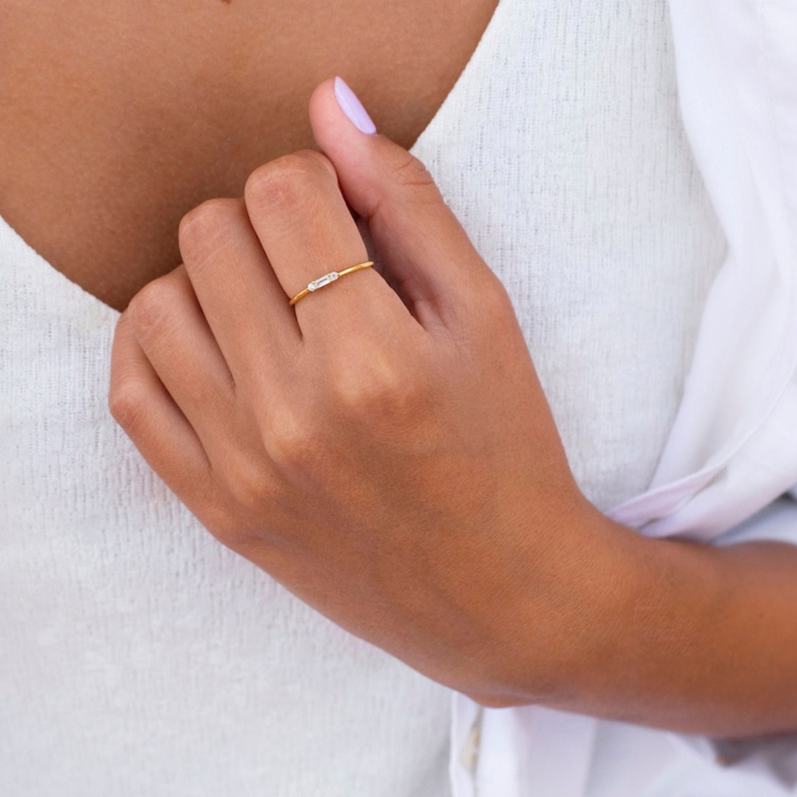 Kleines Baguette - Zierlicher runder CZ-Ring