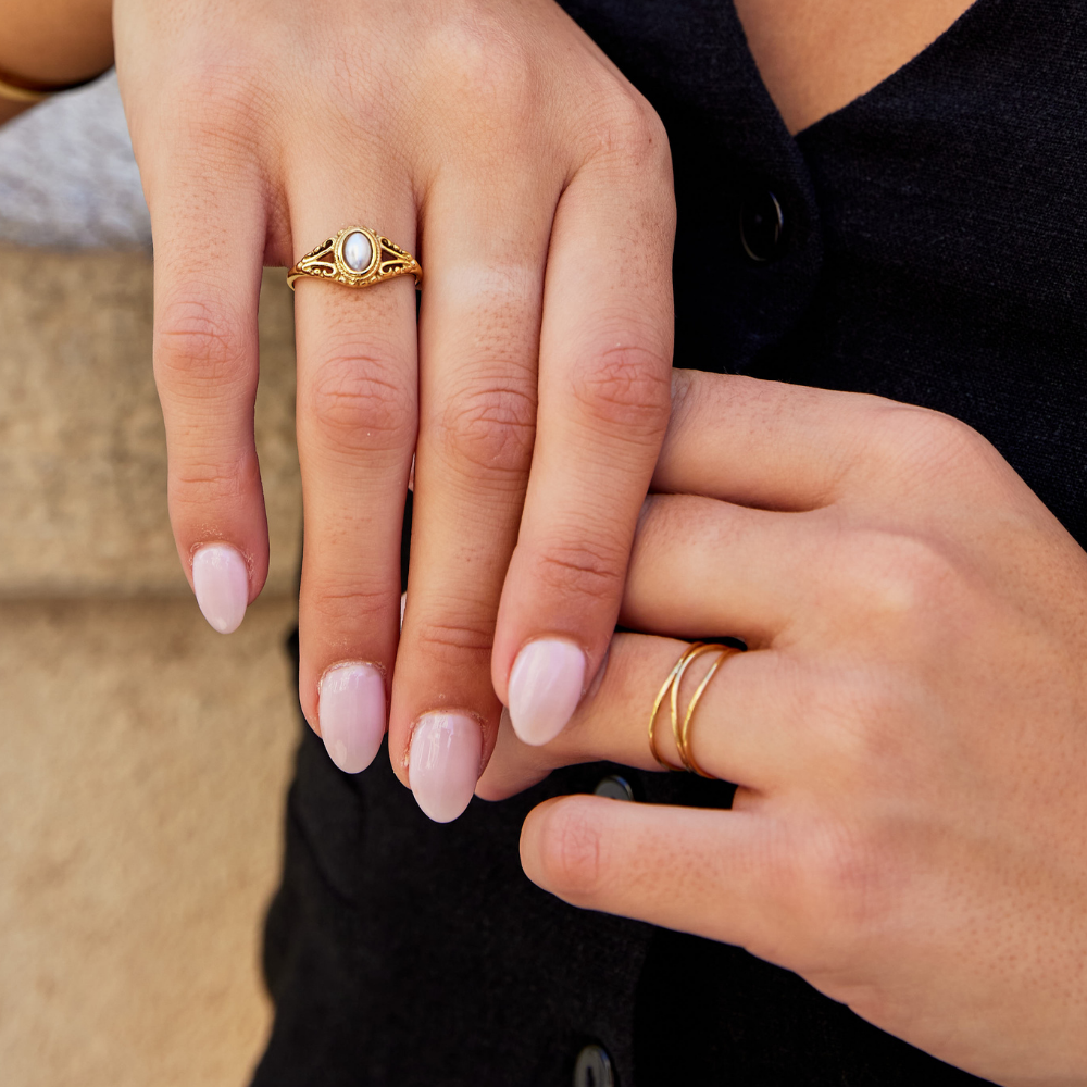 Chris – Goldring mit unendlicher Schleife