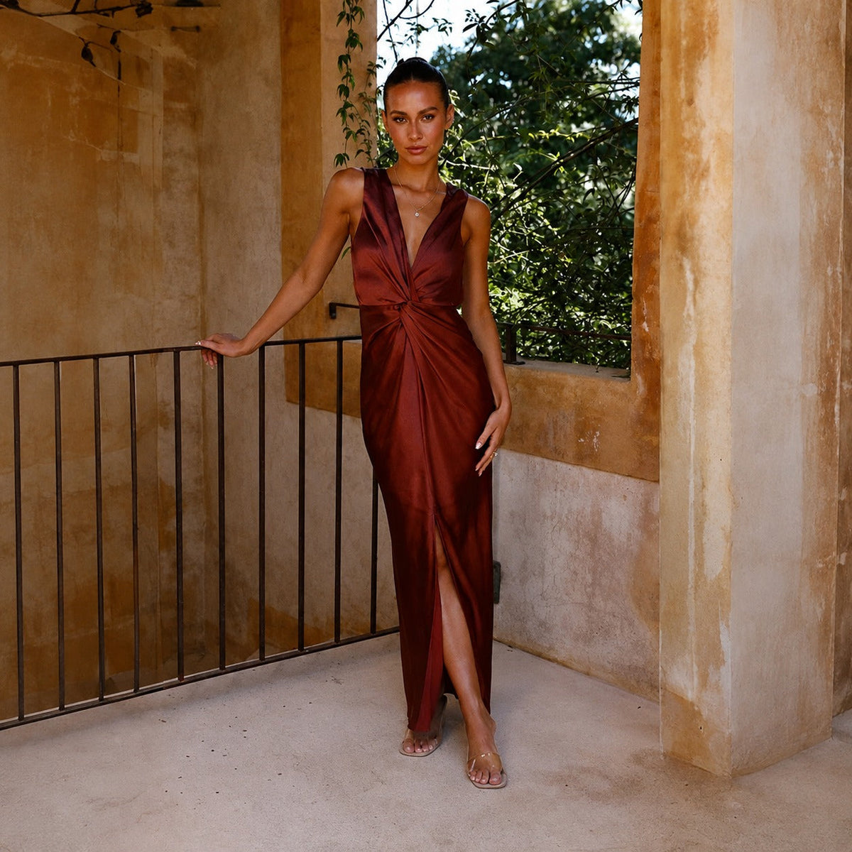 Elaine - Stilvolles ärmelloses Abendkleid mit offenem Rücken