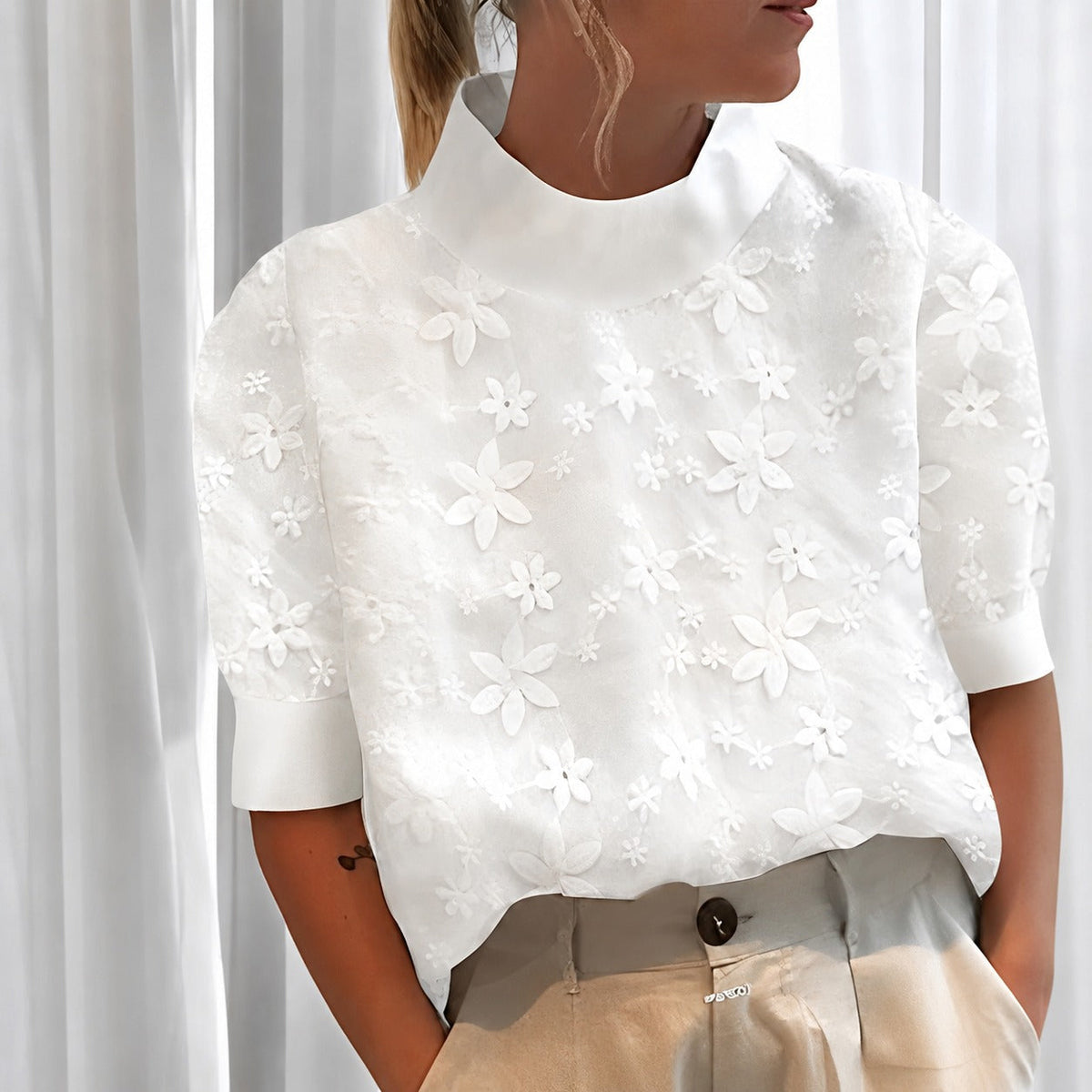 Julia - Damenbluse mit stilvollem Kragen und Detail