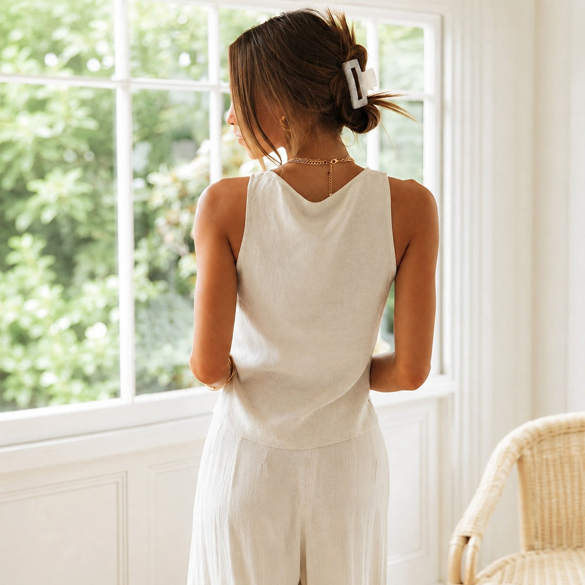 Adrianne - Luftiges Sommeroutfit mit Schnürdetails