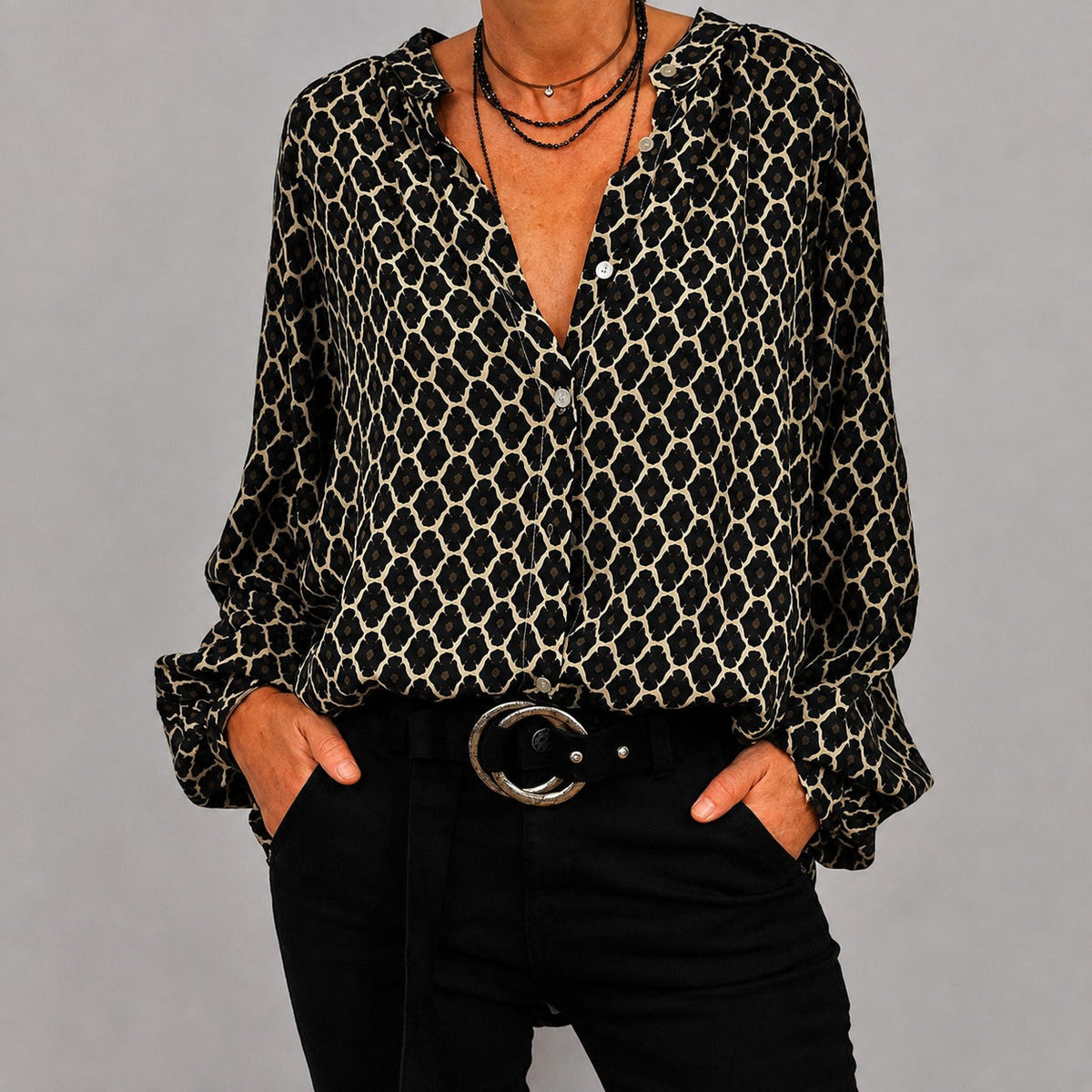 Flynn - Weit geschnittene Bluse mit V-Ausschnitt