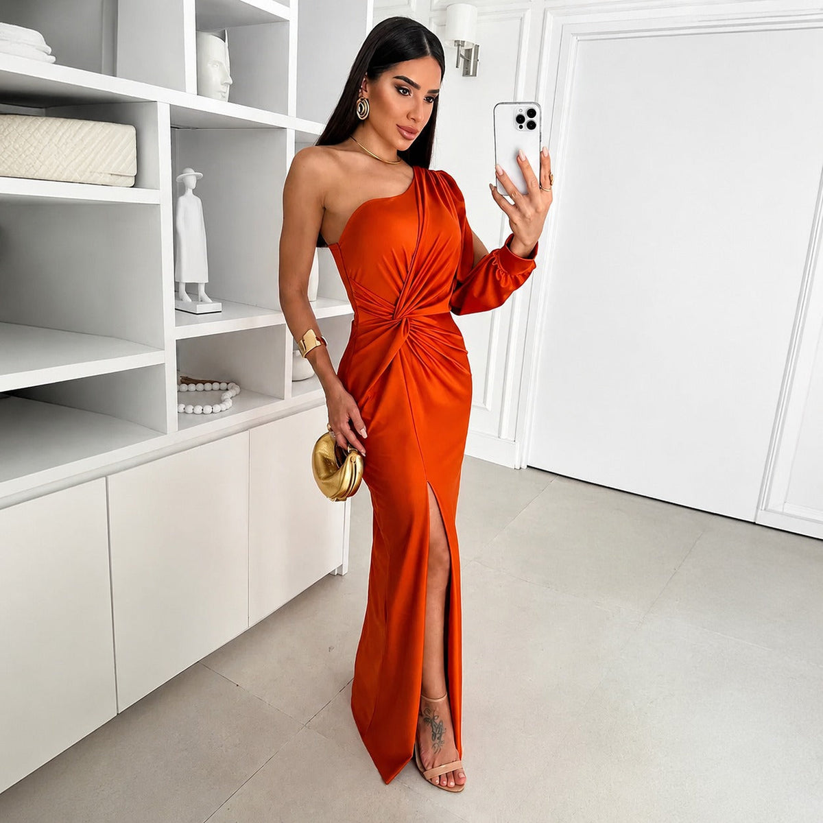 Fely - Schimmerndes Kleid mit einseitigem Schnitt