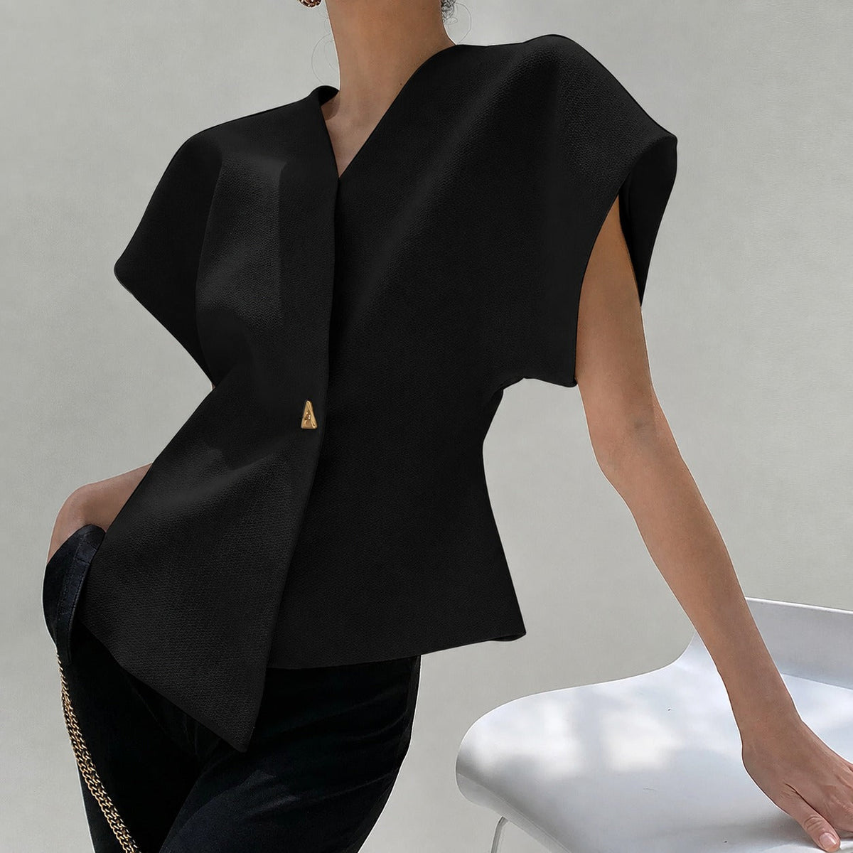 Leonie - Bluse mit V-Ausschnitt und Knopfdetails