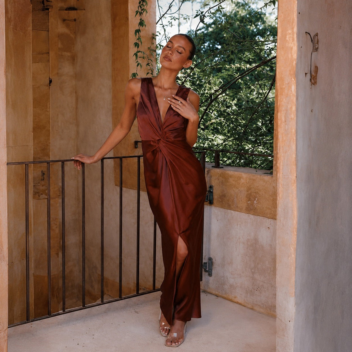 Elaine - Stilvolles ärmelloses Abendkleid mit offenem Rücken