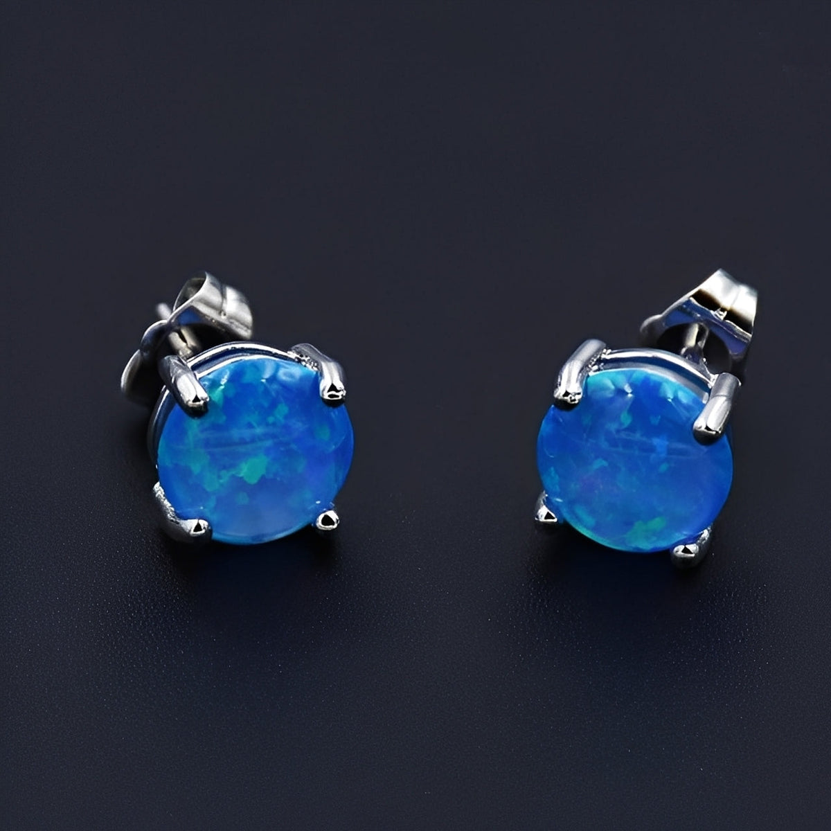 Camille – Elegante Ohrstecker in Opal
