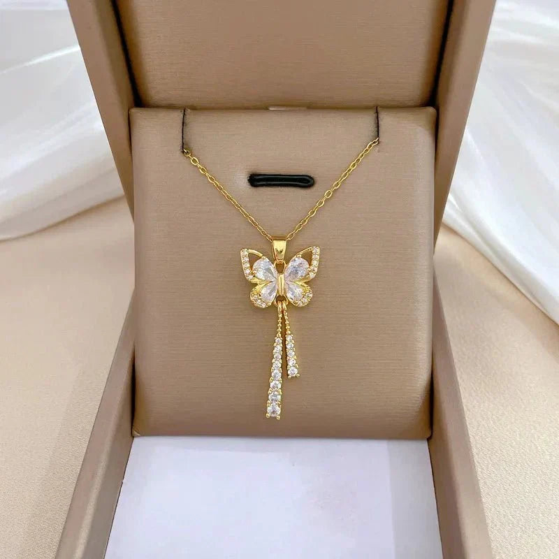Avie – Glänzendes Schmetterlingshalsband aus Diamanten
