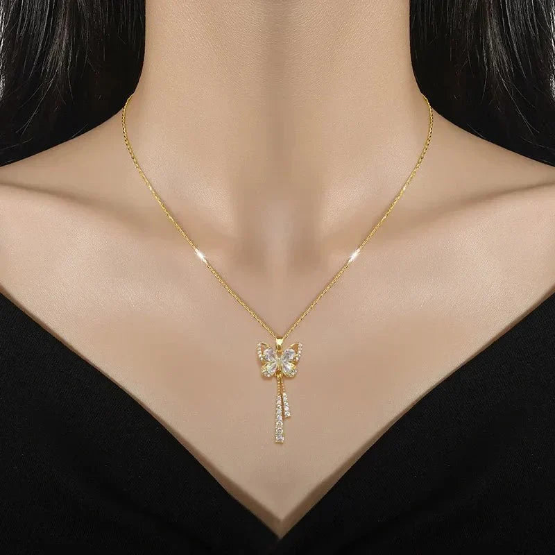 Avie – Glänzendes Schmetterlingshalsband aus Diamanten