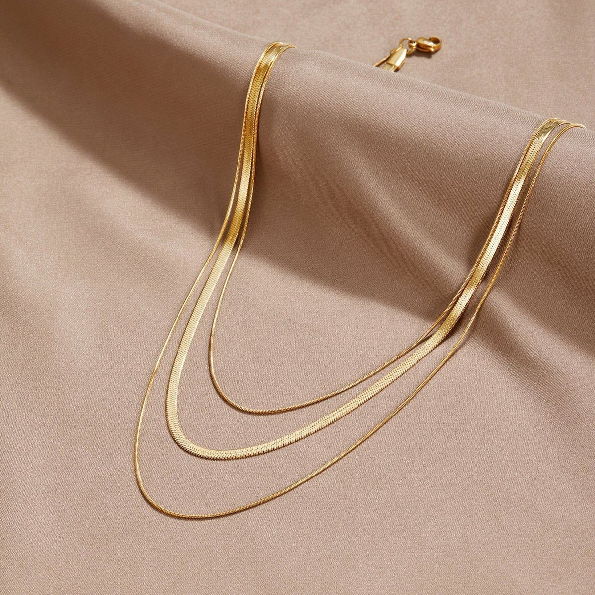 Alix – Mehrreihige goldene Halskette