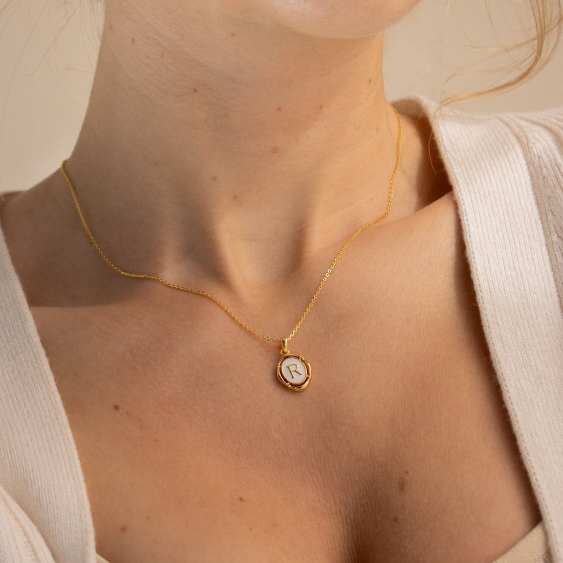 Halskette mit Anhänger aus Initialen - Halskette aus weißem Emaille und Gold