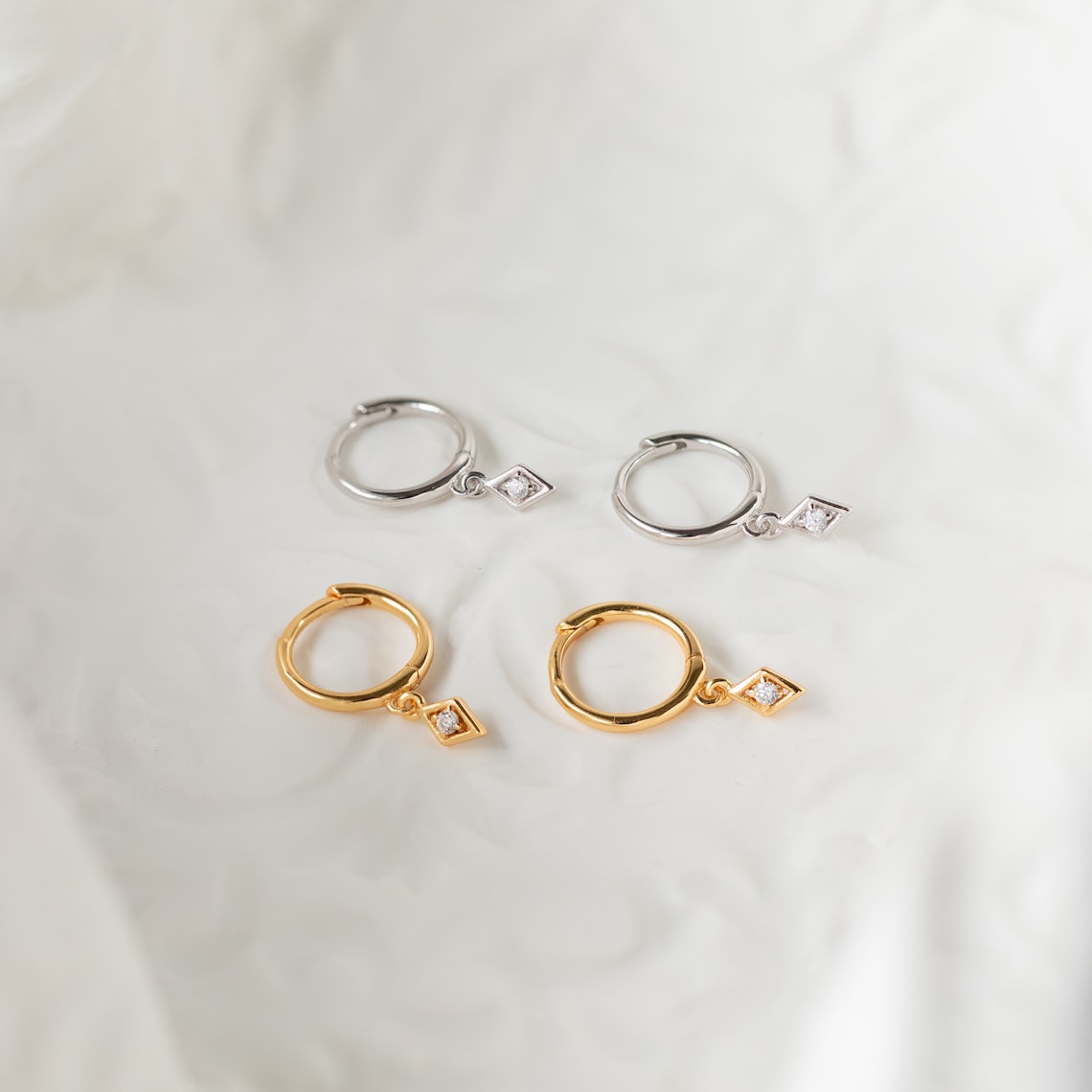 Hängende Ohrringe - Zarte Diamant-Ohrringe